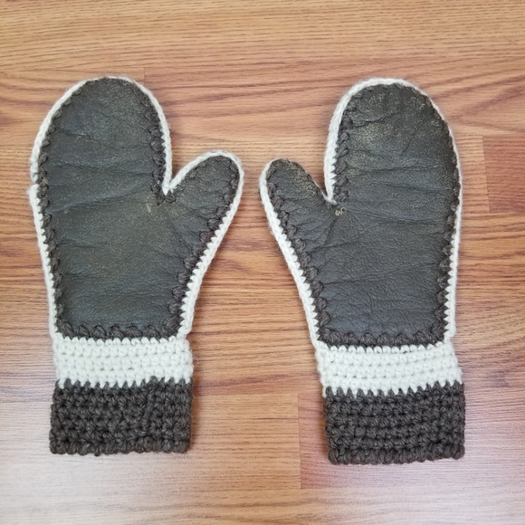 SOLD⭐️70s Leather Crochet Handmade Mittens - Picture 2 of 4